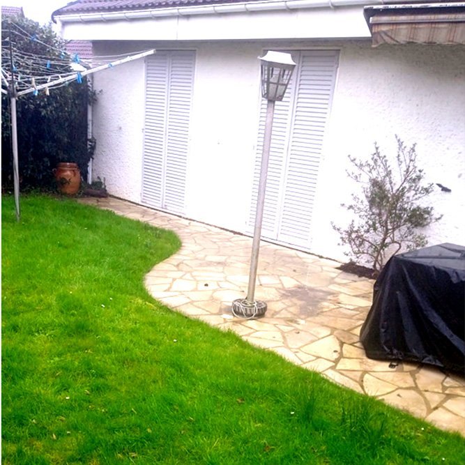 <strong>Tonte de gazon </strong> <small>© Christophe Azzopardi</small>